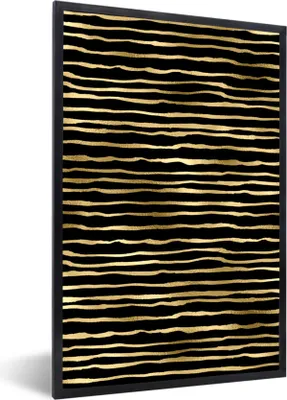 Produktbild von MuchoWow® Gerahmtes Poster Muster - Streifen - Gold 60x90 cm - Poster mit Schwarzem Bilderrahmen Wandposter Rahmen Foto Bilder - Kunst