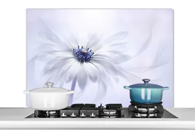 Produktbild von KitchenYeah®  Spritzschutz Küche - Küchenrückwand - Wandschutz für Herd und Spüle - Blume - Abstrakt - Weiß 100x65 - Alu-Dibond (Alternative zum Spritzschutz aus Glas) - Hitzebeständig - Herdspritzsch
