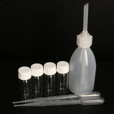 Produktbild von Goldsuchset mit Saugflasche 100 ML, 2 Pipetten 3 ML und 4 Aufbewahrungsgläsern 10 ML