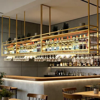Immagine prodotto di Ripiano a soffitto per vino, scaffale industriale a 2 livelli per bottiglie di vino con portabicchieri, scaffale a soffitto in metallo per bar, caffè, cucina, colore oro, dimensioni 80 x 30 x 50+40 cm