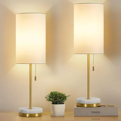 Image de Ensemble de deux lampes de table minimalistes, idéales comme lampes de chevet