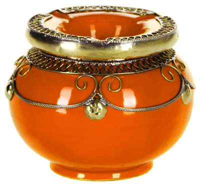 Produktbild von Orientalischer Aschenbecher für draußen mit Deckel Miranda Orange 13cm Groß | Marokkanischer Windaschenbecher aus Keramik Bunt mit Silber Verzierung | Sturmaschenbecher als Geschirr & Dekoration