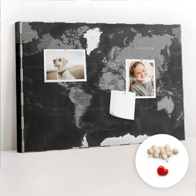 Imagen del producto de Tablero de corcho con chinchetas – Tablero con chinchetas para fotografías y notas – 60x40 cm – 100 chinchetas de madera – Mapa del mundo en color