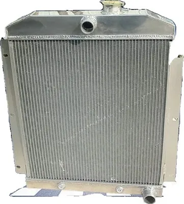 Image de Radiateur en aluminium Chevy Truck, design 3 rangées, construction robuste, ajustement parfait pour les modèles de 1947-1954