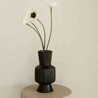 Produktbild von Indore Home – Boho-Vase – Blumenvase – Gerippte Vase – Wohnzimmerdekoration – Schwarze Vase – 21 cm