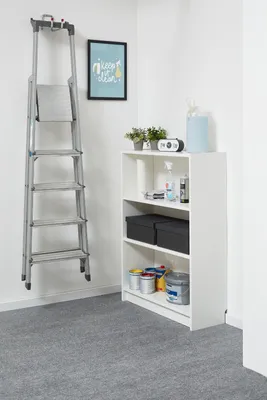 Graue Filzfliesen, verlegt im Arbeitszimmer, praktisch und modern 