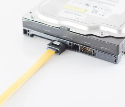 Produktbild von shiverpeaks ®-BASIC-S--SATA Anschlusskabel 6 Gb/s mit Metallclip (Arretierung), gelb 0,5 (BS78246-0.5Y)