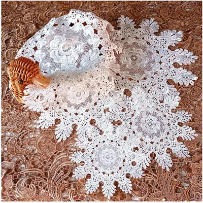 Productafbeelding van Onderzetters met witte kant - 2 stuks - Vintage kanten kleden - Rond - Handgemaakt gehaakt tafelkleed - Elegant bloemenborduurwerk - Tafelmat