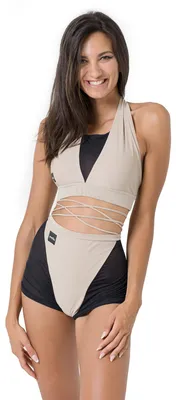Immagine prodotto di Invertika: set da donna, composto da un top sportivo unico per pole dance e da shorts con inserti in rete