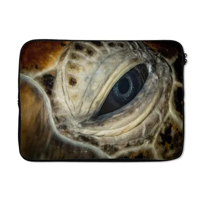 Produktbild von MuchoWow® Laptop Hülle 14 ZollNahaufnahme Hawksbill-Auge Laptoptasche - Laptoptasche - Stoßsicher - Schutzhaube