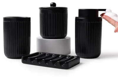 Zdjęcie produktu dla Zestaw do łazienki ceramiczny, 4-elementowy, zawierający: dozownik mydła, pojemnik na szczoteczkę do zębów, mydelniczkę oraz pojemnik na patyczki kosmetyczne, w czarnym kolorze