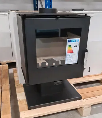Zdjęcie produktu dla Piec na drewno Verso Rheia P - 5 kW | Kompaktowy i wydajny do ciepłych pomieszczeń