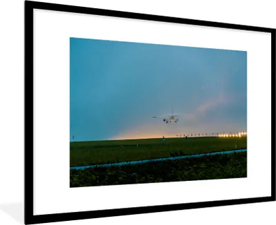 Produktbild von MuchoWow® MuchoWow® Gerahmtes Poster Landebahn Schiphol bei Sonnenaufgang 90x60 cm - Poster mit zchwarzem Bilderrahmen - Wanddekoration - Fotos