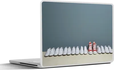 Produktbild von MuchoWow® Laptop Aufkleber Sticker Cover Rote Schuhe unter weißen Schuhen 31x22.5 cm - Laptop-Deko