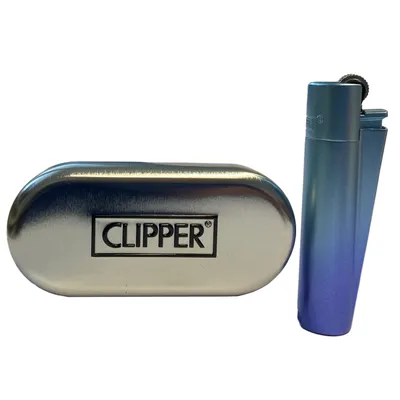 Produktbild von Clipper Metall Blue Gradient Reibradfeuerzeug in der Metallbox, nachfüllbar