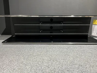 Produktbild von TV-Rack "7725" aus Metall / ESG-Sicherheitsglas in Schwarzglas mit 2 Einlegeböden. Abmessungen (BxHxT) 140x40x45 cm