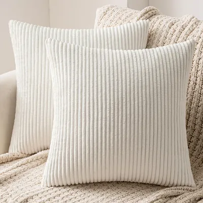 Produktbild von Set mit 2 Kissenbezügen aus Cord, dekorative Sofakissen, Zierkissen mit verdecktem Reißverschluss, 40 x 40 cm, reinweiß