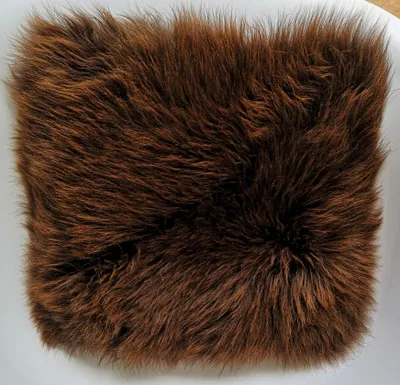 Produktbild von Sitzauflage NADI aus echtem Merino Lammfell hochwollig 30x30cm Naturbraun