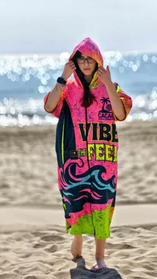 Produktbild von Damen Strandponcho Paradise mit Kapuze und Reißverschluss – CACAO Beachwear™️ - L (185-200)