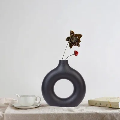 Produktbild von Unyqoos® Vase für Pampasgras – Donut-Keramikvase, 100% Keramik, mittel (19,5×18,5×5,5 cm), schwarz/beige, handgefertigt, matte Struktur
