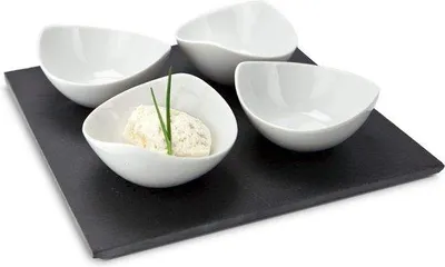Productafbeelding van Serveerschalen // 5 - Delig - 4 zwierige schalen en 1 leisteen plaat - Voor het serveren van dips - Sauzen of jam; afmetingen: ca. 25 x 25 x 6 cm