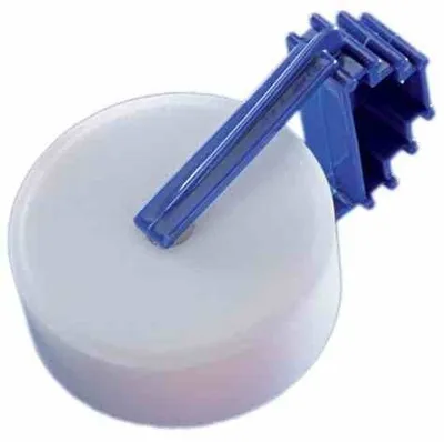 Obrázok produktu pre Nobby soľná lízanka pre králiky s držiakom 84 g