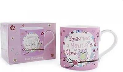 Produktbild von Henkelbecher "Love Makes a House a Home" in einer Geschenkbox