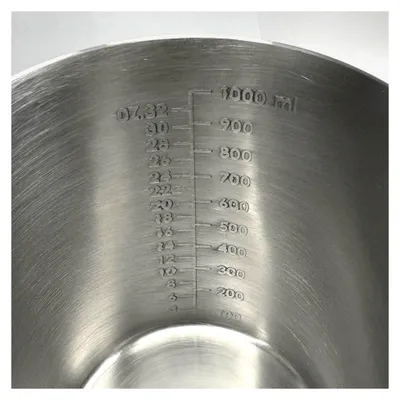 Produktbild von Messbecher aus Edelstahl 1 Liter mit Messskala und Griff
