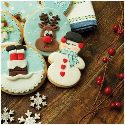 Produktbild von Wallario Memoboard Magnettafel aus Glas, Größe 50 x 50 cm, Motiv Weihnachten in der Küche -  Plätzchen auf einem Holztisch