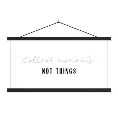 Produktbild von MuchoWow® Textilposter Text - Momente sammeln, nicht Dinge - Zitate 90x45 cm mit schwarzem Rahmen - Klemmleisten