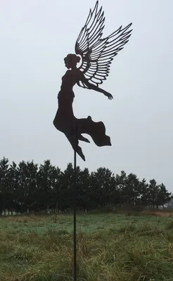 Produktbild von Engel Aurelie große Flügel Höhe 55 cm + Stab Gartenstecker Edelrost Rost rostige Gartendekoration