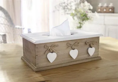 Produktbild von Tissue Box "White Heart" aus Holz, weiß, im Landhaus Stil, Feuchttücherspender, Kosmetiktücherbox
