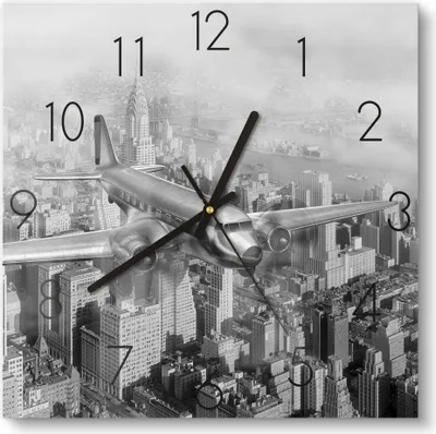 Produktbild von DEQORI Glasuhr 30x30 cm Zahlen 'Flugzeug über Stadt' Wanduhr Glas Uhr Design leise