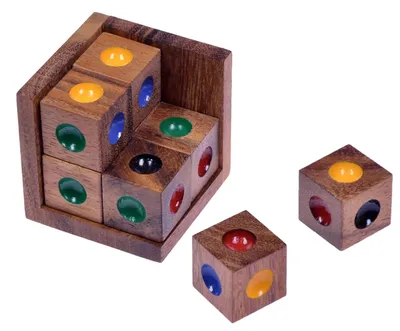 Produktbild von Crazy Six – 3D Puzzle Farbwürfel aus Holz | Knobelspiel mit 8 Würfeln im Rahmen