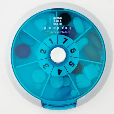 Produktbild von Runde Pillendose mit 7 Medikamentenfächern und Druckknopf blau