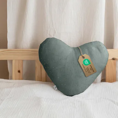 Productafbeelding van Sierkussen hart groen zonder ruches, met gouden applicatie - mousseline