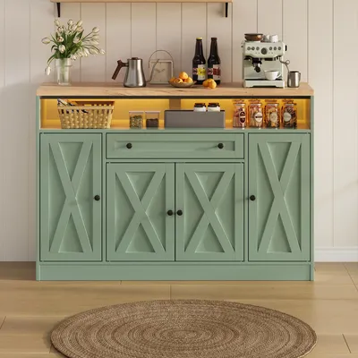 Imagen del producto de Armario de cocina tipo aparador de Merax, con 4 puertas correderas tipo "barn", un cajón, y iluminación LED. Mueble para el salón con frentes en forma de "X" hechos de MDF, color verde