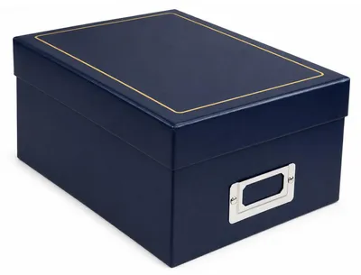 Produktbild von Tradition Photo Box für 700 Fotos 10x15 cm – elegante Fotobox mit Trennkarten, Vinyleinband, Gold- oder Silberprägung, Erinnerungsbox zur Fotoaufbewahrung - Farbe: Blau