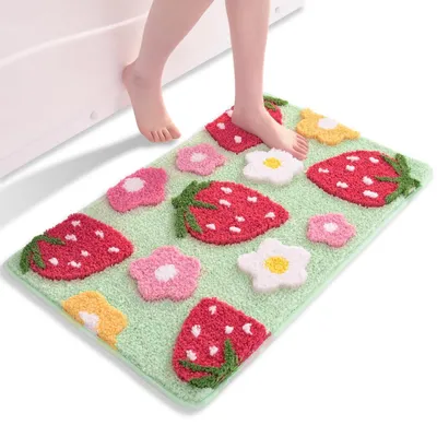 Productafbeelding van Badtapijt met aardbeienprint, antislip, wasbaar, microvezel, groen, 45 x 65 cm