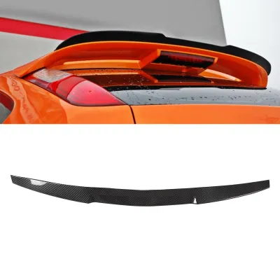 Zdjęcie produktu dla Gumowy tylny spojler z włókna węglowego Uniwersalna modyfikacja samochodu 121 cm x 7,5 cm