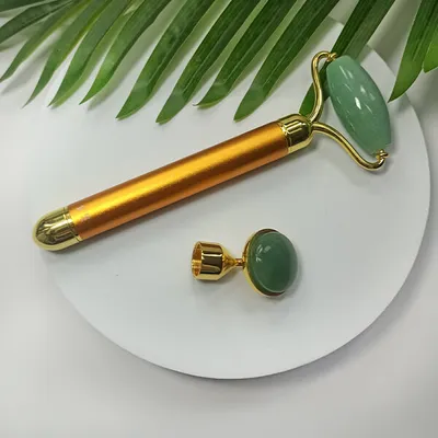 Zdjęcie produktu dla Roller do masowania twarzy z wibracjami zielony jadeit Yeye