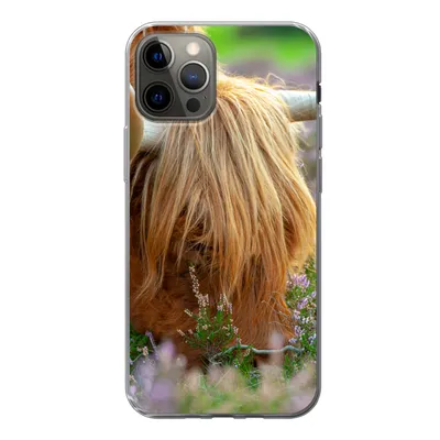 Produktbild von MuchoWow® Handyhülle Schutzhülle Hülle für iPhone 13 Pro Schottischer Hochländer - Hörner - Heidekraut Silikon Softcase Handy Hülle - Handy-Tasche