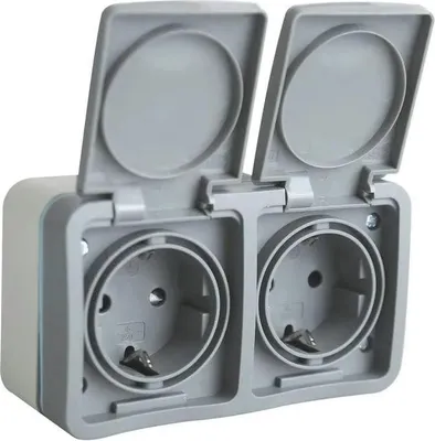 Immagine prodotto di Prese multiple Onlex, modello Luxe, grado di protezione IP54, colore argento. Disponibile in unica taglia