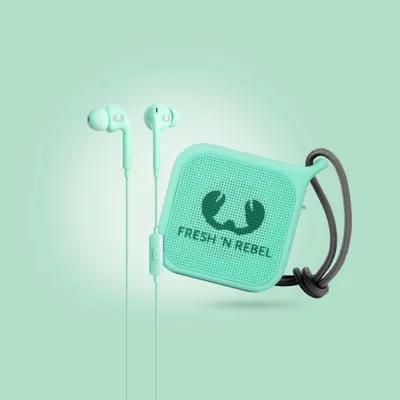 Immagine prodotto di Confezione regalo Fresh'n Rebel Vibe & Pebble Gingerbread. Cioccolato di alta qualità con pepe per gli appassionati di musica. Dimensioni: L: 15,4 cm, L: 16,4 cm, H: 3,5 cm.