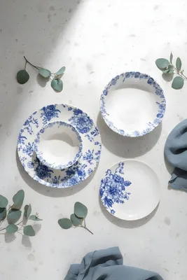 Obrázok produktu pre Hermia Concept, vysoko kvalitná 24-dielna jedálenská súprava zo 100 % porcelánu, modrá | 6 servírovacích tanierov, 6 tanierov, 6 misiek, 6 dezertných tanierov | Vhodná do umývačky riadu a mikrovlnnej rúry, elegantná a funkčná.