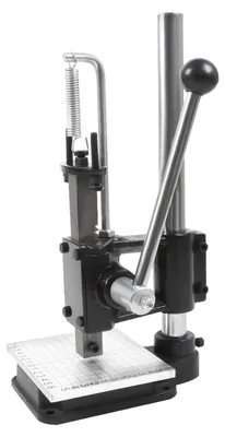 Imagen del producto de Prensa manual para zumo de cítricos, color , fabricada en hierro fundido, con ajuste de altura de 0 a 16 cm