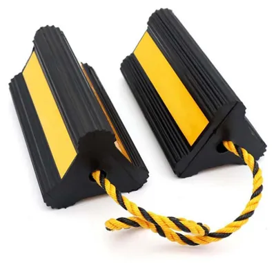 Image de Cales de nivellement pour remorques, lot de 2. Cales de calage pour camping-cars et caravanes, en caoutchouc, antidérapantes, avec corde en nylon