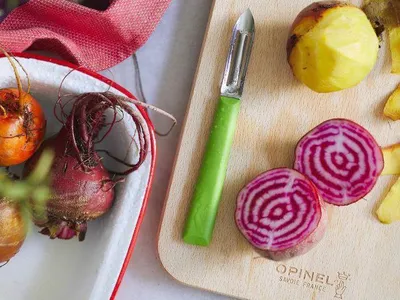 Produktbild von Opinel Les Essentiels Obieraczka Peeler Green