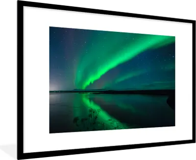 Produktbild von MuchoWow® Gerahmtes Poster Nordlicht - Island - Sternenhimmel - Grün - Wasser 90x60 cm - Poster mit Schwarzem Bilderrahmen Wandposter Rahmen Foto Bilder - Wanddekoration - Fotos