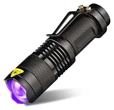 Produktbild von UV Taschenlampe Schwarzlicht LED 395 nm mit Aluminium Gehäuse und Batteriebetrieb für Lecksuche Skorpionsuche und Partyeffekte Leuchtweite 5 m Länge 12 cm